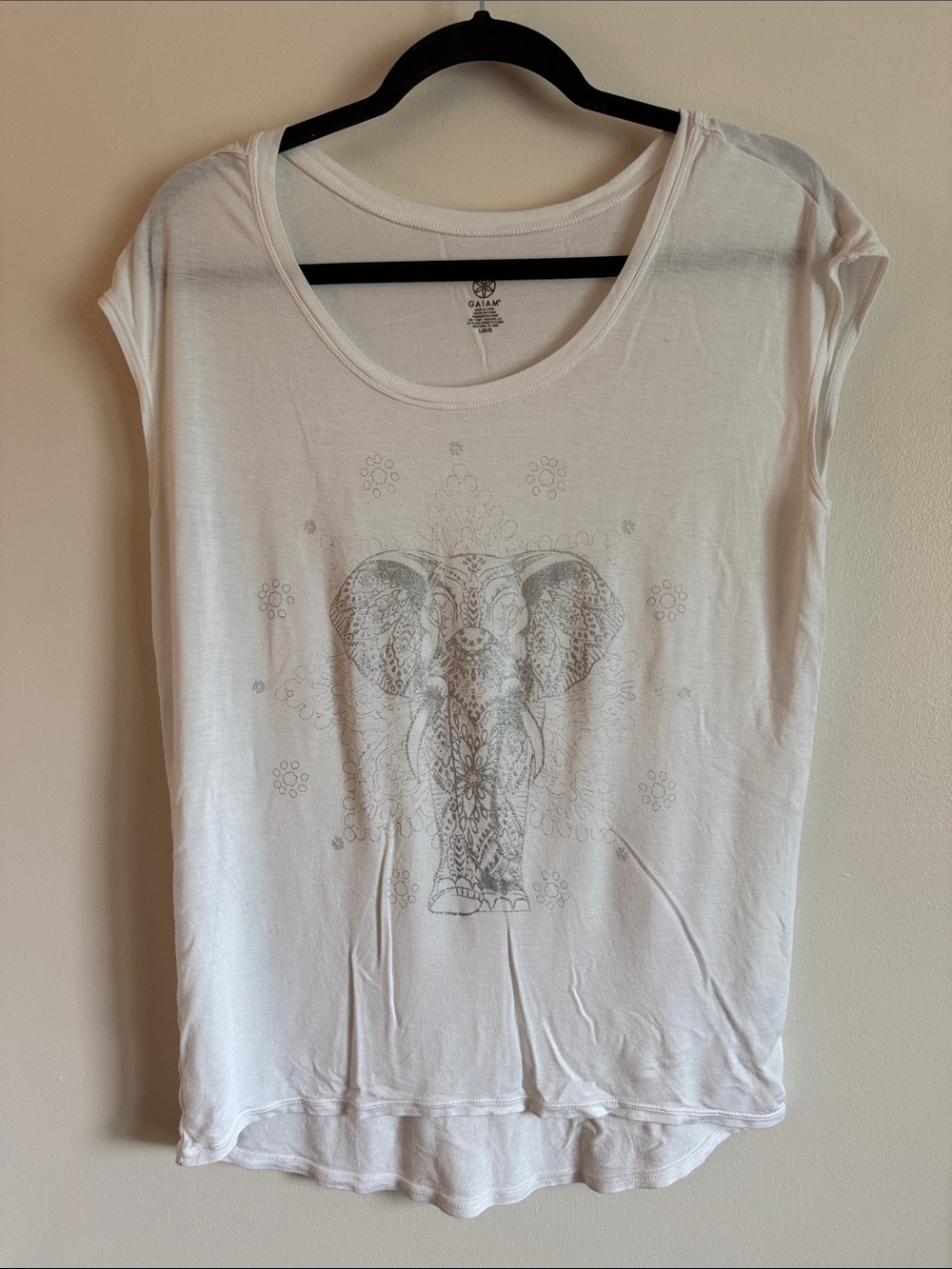 Gaian White Elephant Graphic Muscle Tee
Size L